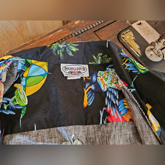Parrot Print Hawaiian Shirt 🦜 - Picture 9 of 16